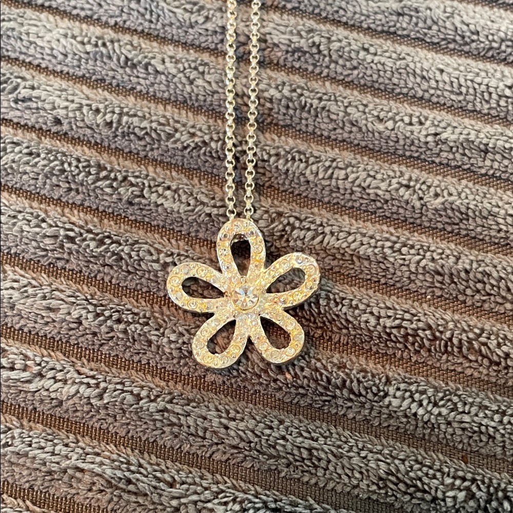 Gold Flower Pendant Necklace
